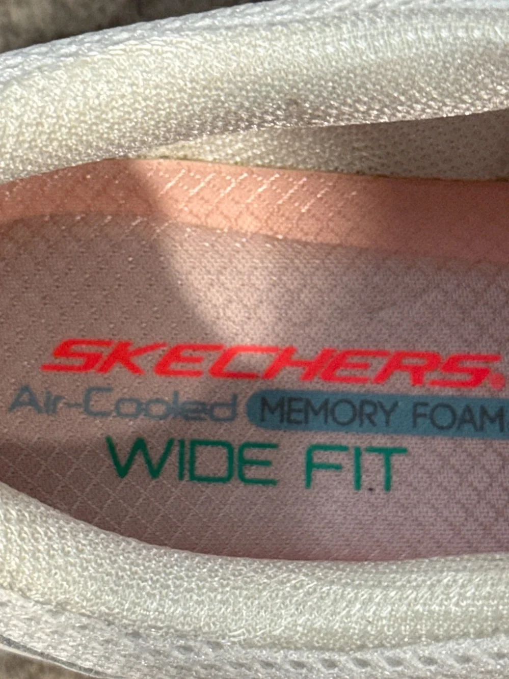 Skechers Women’s Air Cooled Memory Foam Low Top Sneakers, Size 8.5 Wide! New!